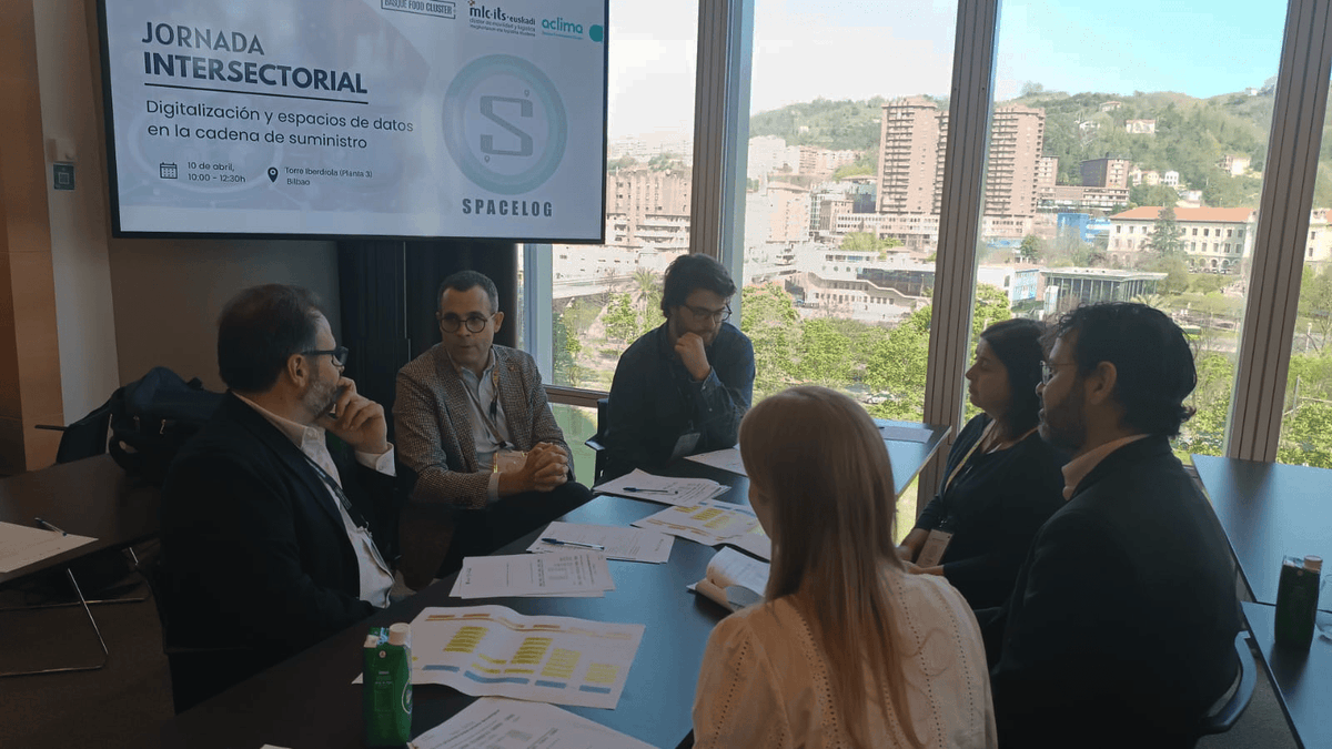 🚛📊 Imágenes de esta mañana en la Jornada intersectorial: Digitalización y espacios de datos en la cadena de suministro.

Un espacio clave para explorar como los datos y la digitalización pueden impulsar la #eficiencia y la #sostenibilidad. ♻️
