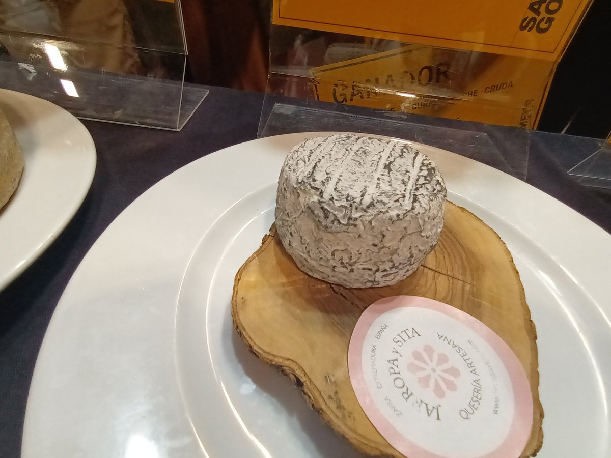 LucreciaAldao🇪🇸🇵🇭🇺🇲🇬🇧🇨🇭🏴 (@lucreciaaldao) on Twitter photo El mejor queso de España.
"Jabaino" de Badajoz, Extremadura
#GourmetQuesos 2025
<a href="/GrupoGourmets/">Grupo Gourmets</a> #SG25
#cheese #queso #Spain #foodies 👇🧀 🥇 El mejor queso de España.
"Jabaino" de Badajoz, Extremadura
#GourmetQuesos 2025
<a href="/GrupoGourmets/">Grupo Gourmets</a> #SG25
#cheese #queso #Spain #foodies 👇🧀 🥇