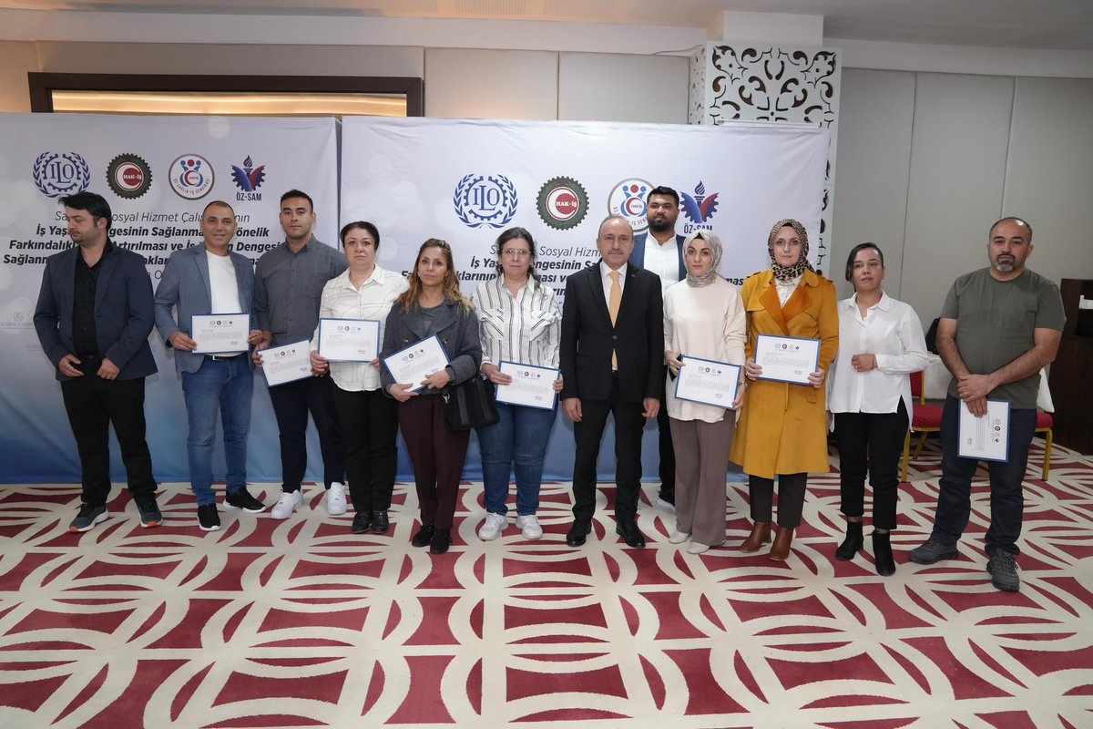 suleyman6061's tweet photo. Sağlık ve Sosyal Hizmet Çalışanlarının İş Yaşam Dengesinin Sağlanması ve Haklarının Korunması” konulu ILO projemizin eğitimleri Muğla’da başladı. Genel Başkanımızın katılımıyla gerçekleşen eğitimimizin emekçilerimize katkı sunmasını diliyor, teşkilatımıza teşekkür ediyoruz. https://t.co/toKkVogH12