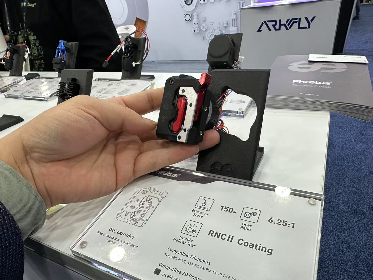 D3vil Design tweet media