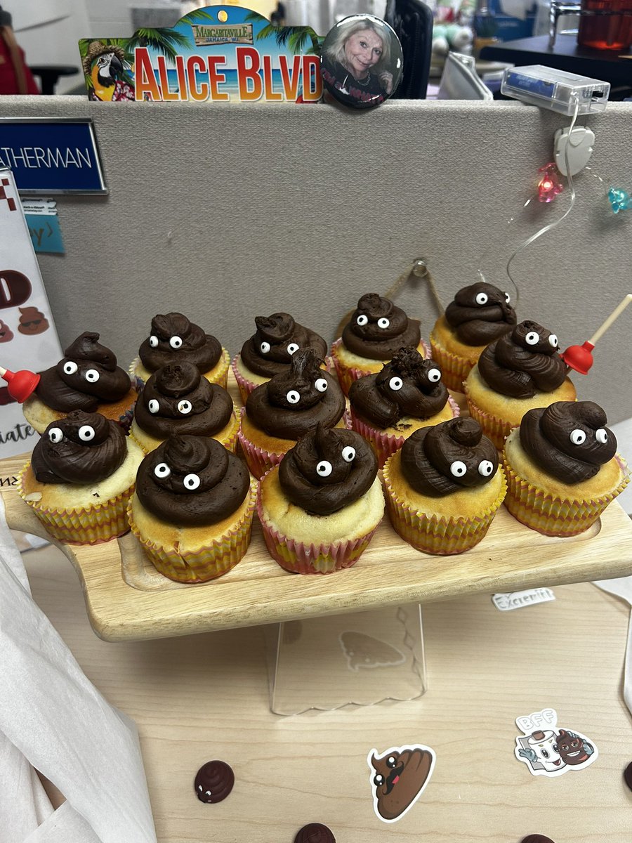 Melissa George (@mgeorgevb) on Twitter photo When a principal and office manager have the same sense of humor…this is how we support teachers the last few days of school before spring break. <a href="/KHS_Chiefs/">Kempsville Chiefs</a> When a principal and office manager have the same sense of humor…this is how we support teachers the last few days of school before spring break. <a href="/KHS_Chiefs/">Kempsville Chiefs</a>