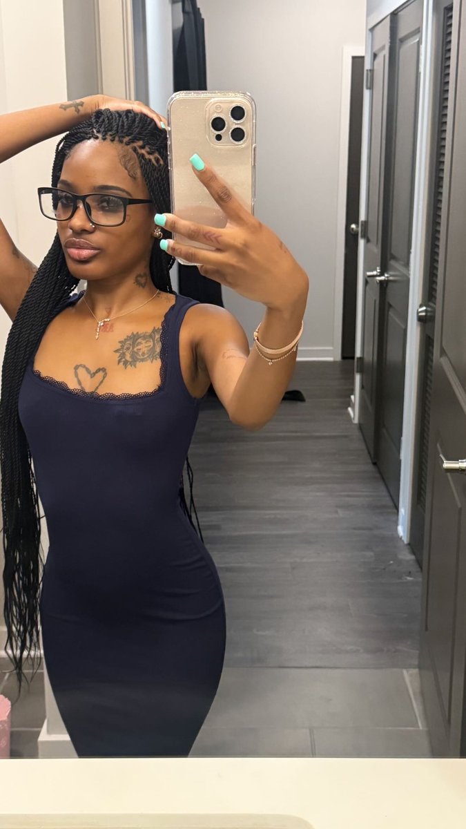 vvsdolly's tweet photo. da kween is up https://t.co/BNfGKJqwam