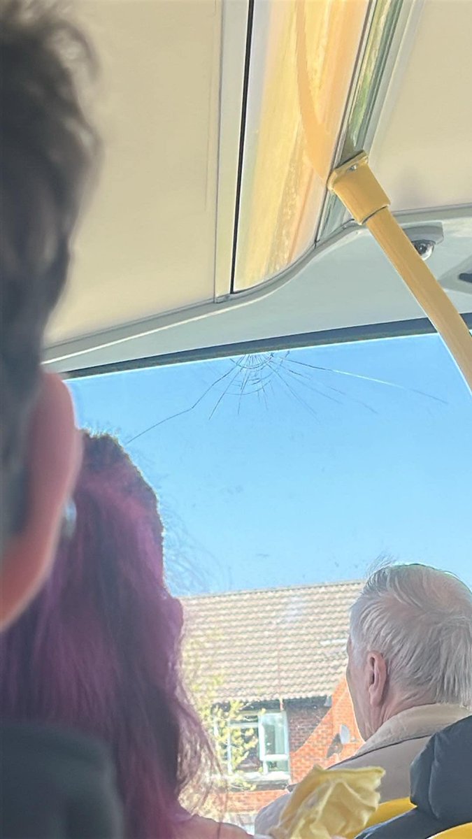 DivineInfectixn's tweet photo. Hi @BeeNetwork you might want to send bus TEH110 for repairs, this doesn’t look safe https://t.co/L2yYGvtdwc
