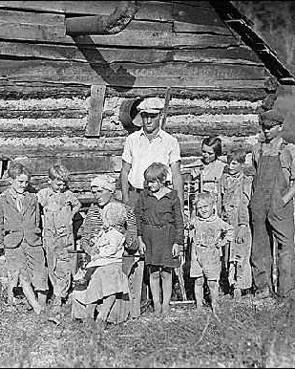 pennyamileorg's tweet image. The Great Smoky Mountains were once homelands and hunting grounds for indigenous peoples, later dotted with Appalachian homesteads. Every step here echoes with history. 
🐻🏞️

#LeaveNoTrace #ExploreMore #PennyAMile @kp4nc
pennyamile.org