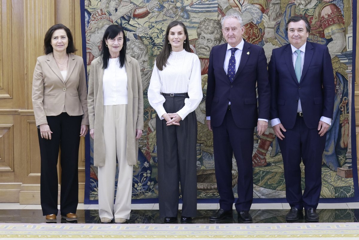 Consejo del Cerebro (@consejocerebro) on Twitter photo 🤝 Agradecemos a la Reina Letizia, por recibirnos con motivo de la presentación del #PlanEspañolDelCerebro.
🧠 La Dra. <a href="/maradierssen/">Mara Dierssen</a> ha representado al <a href="/ConsejoCerebro/">Consejo del Cerebro</a> en el acto.
<a href="/CasaReal/">Casa de S.M. el Rey</a> casareal.es/EN/Actividades… 🤝 Agradecemos a la Reina Letizia, por recibirnos con motivo de la presentación del #PlanEspañolDelCerebro.
🧠 La Dra. <a href="/maradierssen/">Mara Dierssen</a> ha representado al <a href="/ConsejoCerebro/">Consejo del Cerebro</a> en el acto.
<a href="/CasaReal/">Casa de S.M. el Rey</a> casareal.es/EN/Actividades…