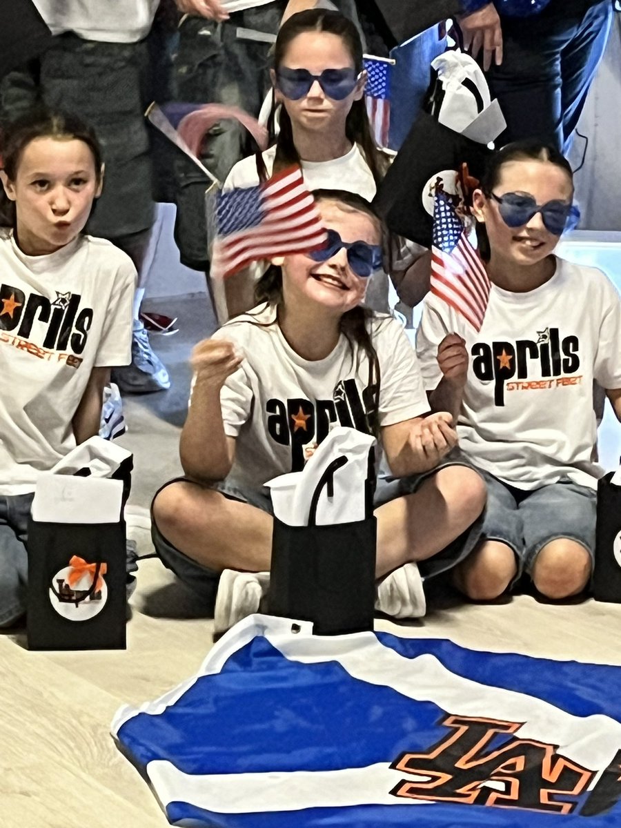 And she’s off to LA for a n opportunity of a lifetime!! 🏴󠁧󠁢󠁳󠁣󠁴󠁿🇺🇸<a href="/MrsMaden_CCPS/">MrsMaden 🇪🇸</a> <a href="/MissAgnew_CCPS/">MrsMcKee_CCPS</a> <a href="/CorpusChristi_K/">Corpus Christi PS</a>