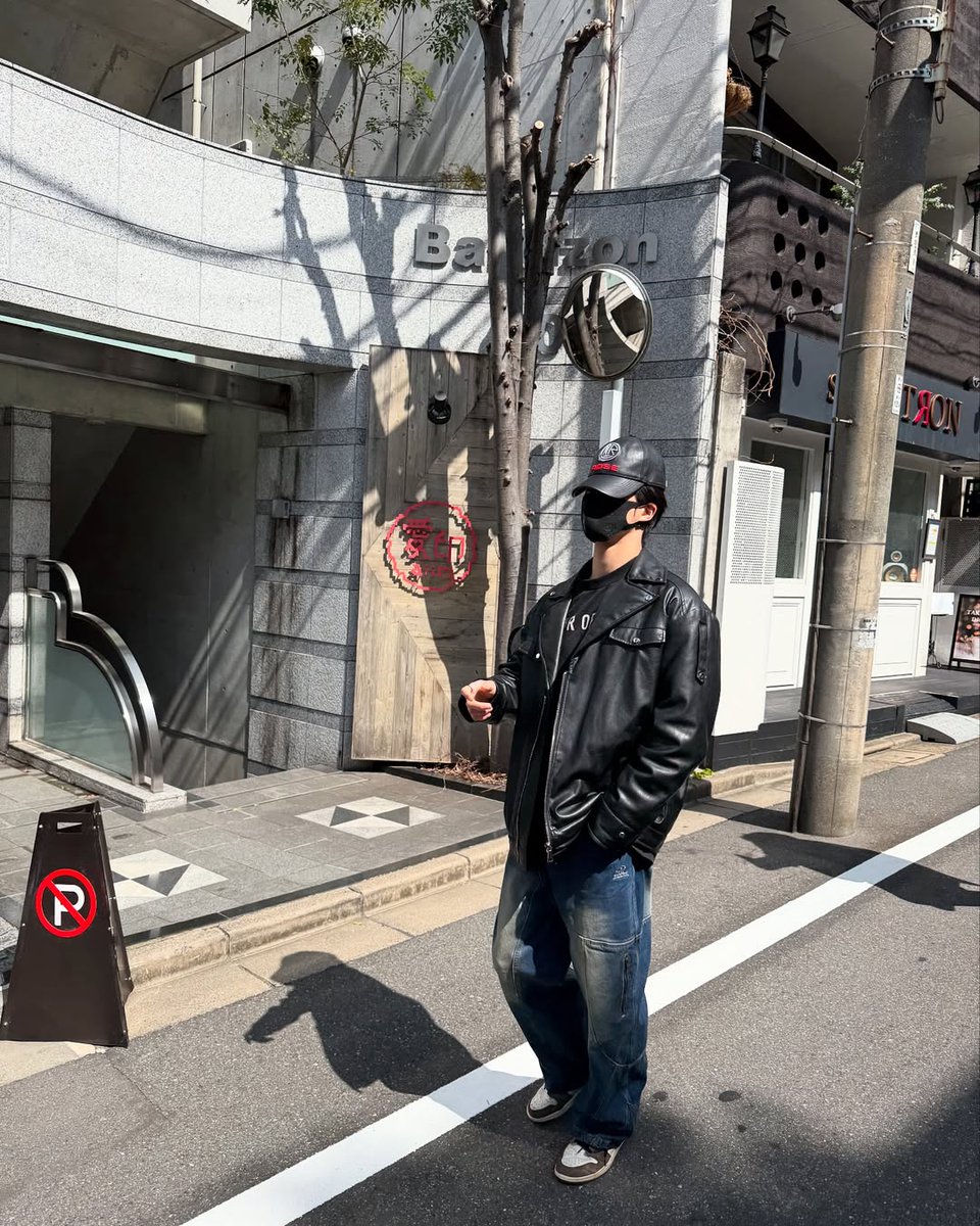 xjenoe's tweet photo. try to hide https://t.co/0ZYLujyfNR