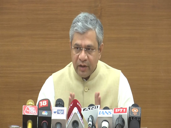ani_digital's tweet photo. Ashwini Vaishnaw refutes Jairam Ramesh's claim, says Data Protection Act in "harmony" with RTI Act

Read @ANI | Story
https://t.co/Ezo3stvebo
#DataProtectionAct #JairamRamesh #AshwiniVaishnaw #RTIAct https://t.co/8lEl3sw612