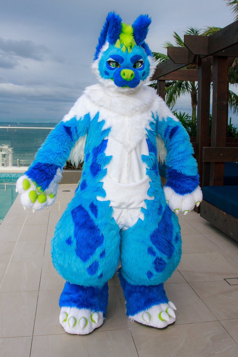KAMIIKAMIIIIII's tweet photo. WELCOME YOLKE the CrocHyenaRoo to the KAMILiA FAMILY
•Toony style
•Mochi handpaw 4 finger holes
•Outdoor feetpaw
•Big long tail
•Digitigrade body
•Hidden zipper pouch

Thank you for choosing KAMILiA studio💖

📸: WatsyTheOtt💖

#KAMILiAFursuit
#KamiKitsune
#Fursuit
#Costume https://t.co/kUERtmfItW