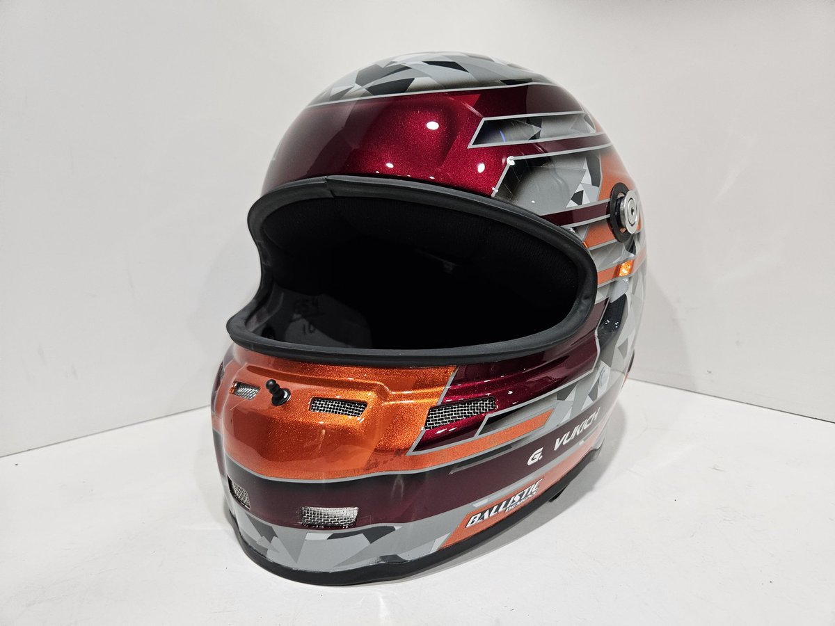 BallisticLids's tweet photo. Vukich new helmet #ballisticdesigns #custompaint #custompaintedhelmet https://t.co/vPXXRkDprD