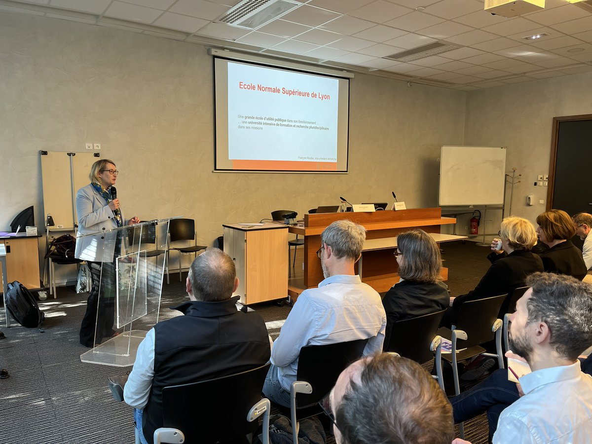 Région académique AURA (@regionacaura) on Twitter photo Les services régionaux académiques réunis en séminaire à l'ENS de Lyon pour des discussions nécessaires autour de l'#IA
Les rectrices <a href="/ABisagni/">anne bisagni</a> et <a href="/virgindupont/">virginie dupont</a> sont venues saluer les chefs de services et leurs adjoints le temps d'une pause méridienne sous le signe de l'échange. Les services régionaux académiques réunis en séminaire à l'ENS de Lyon pour des discussions nécessaires autour de l'#IA
Les rectrices <a href="/ABisagni/">anne bisagni</a> et <a href="/virgindupont/">virginie dupont</a> sont venues saluer les chefs de services et leurs adjoints le temps d'une pause méridienne sous le signe de l'échange.