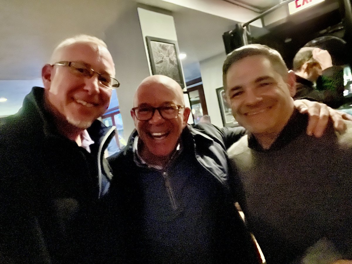 chagzzz's tweet photo. @Panger40 @TrescaNorthEnd @CHSN__ Pang-er!
Thank you for indulging us with this photo @TrescaNorthEnd last night! Have a great game tonight and we’ll be watching through the playoffs! ✌️ https://t.co/9yP6kbuGuc