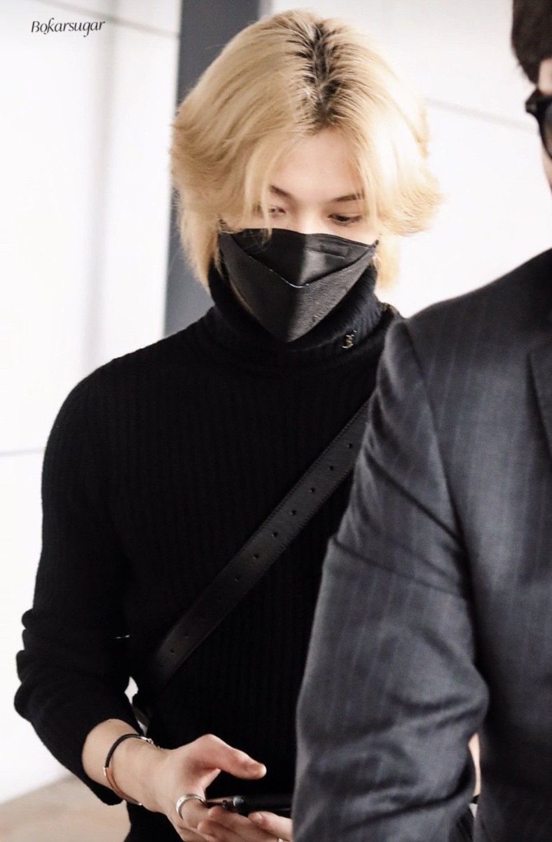 dailylixiee's tweet image. THIS LOOK !! FELIX WAS SO FINE HERE I CANNOT