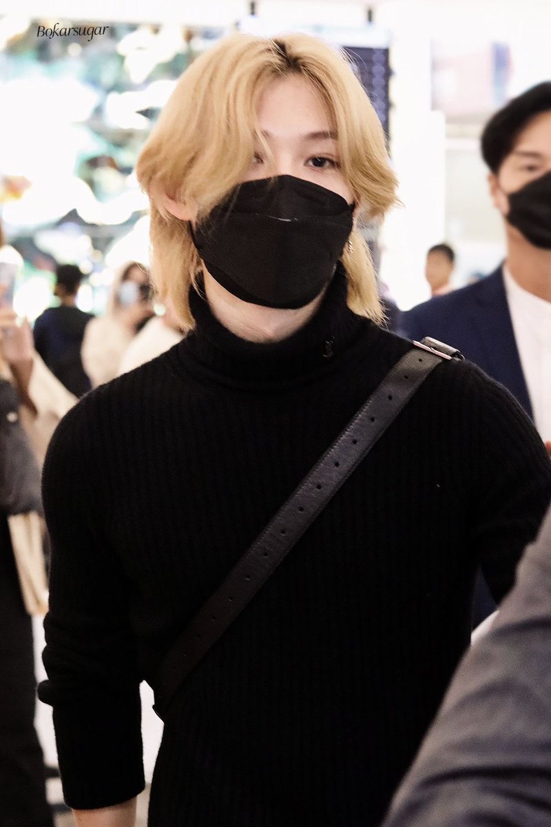 dailylixiee's tweet image. THIS LOOK !! FELIX WAS SO FINE HERE I CANNOT