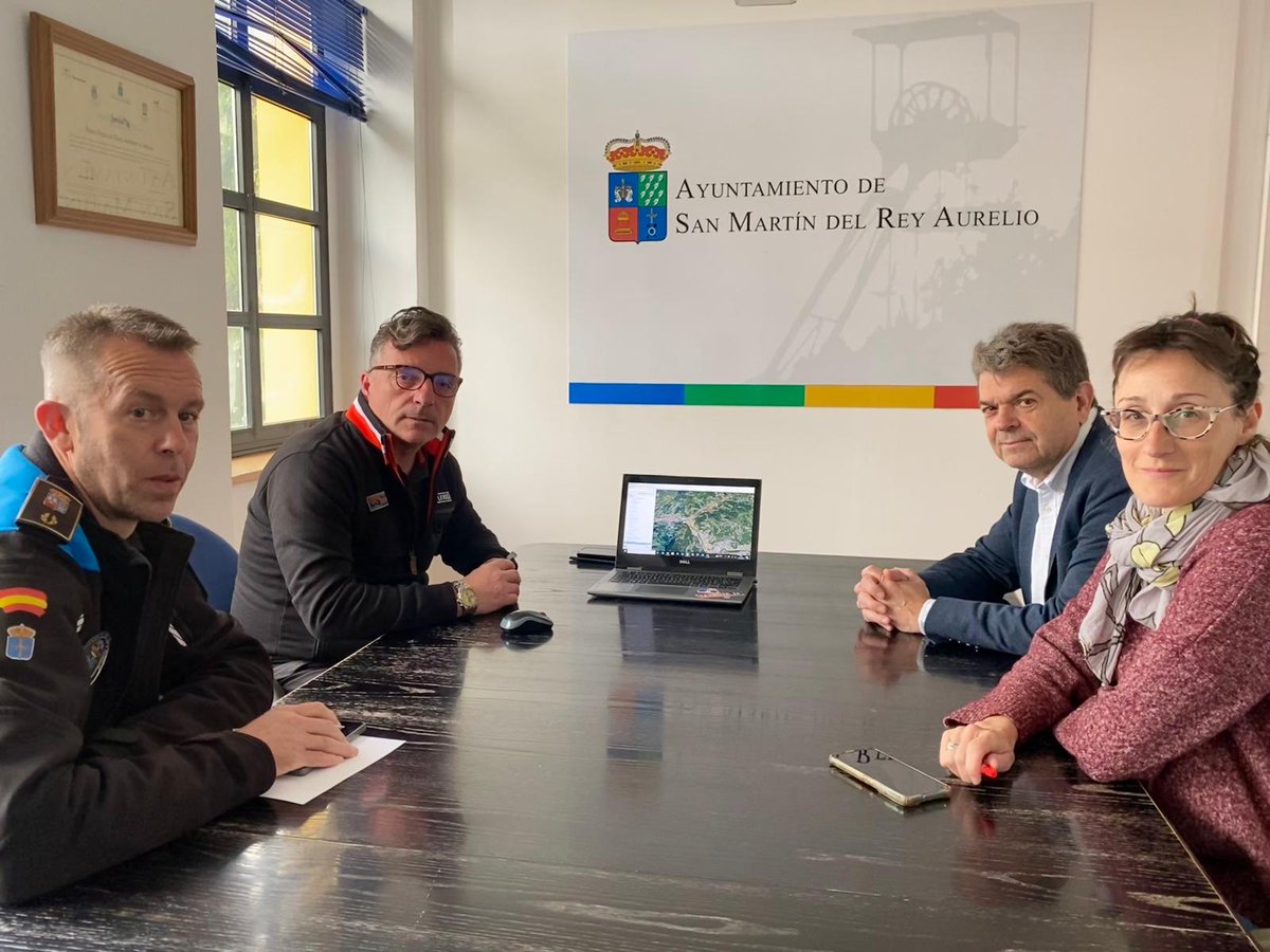 🤝El Ayuntamiento y Unipublic, empresa organizadora de la Vuelta Ciclista a España, han alcanzado un acuerdo para que la etapa número trece de esta competición, entre la localidad de Cabezón de la Sal y El Angliru, realice una parada publicitaria en El Entrego.