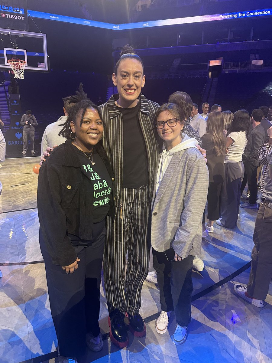 Atie21's tweet image. Still not over how amazing last night was! 🤩 🐐@nyliberty @breannastewart @BigEllieLiberty #WNBA #ScrippsUpfront #workperks