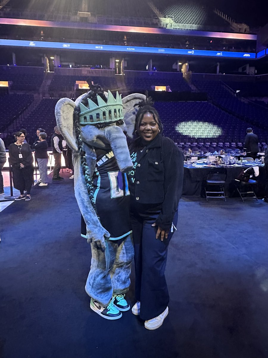 Atie21's tweet image. Still not over how amazing last night was! 🤩 🐐@nyliberty @breannastewart @BigEllieLiberty #WNBA #ScrippsUpfront #workperks
