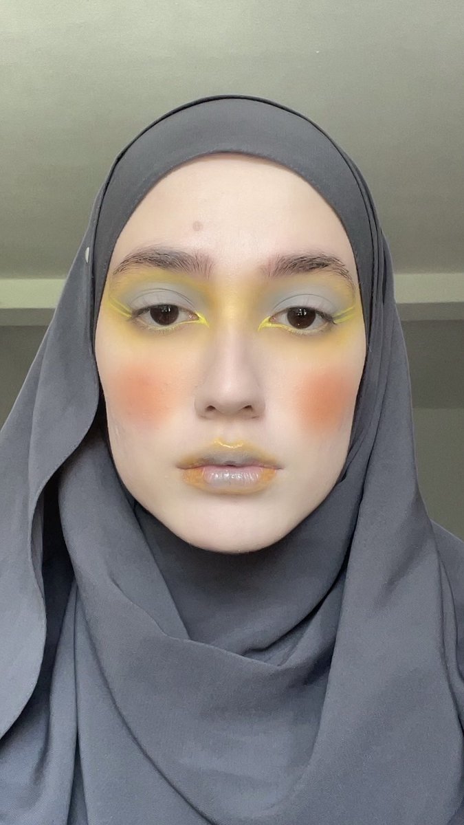 mugIerette's tweet photo. today's makeup inspo - "cockatiel" https://t.co/pMO9LFzeHD