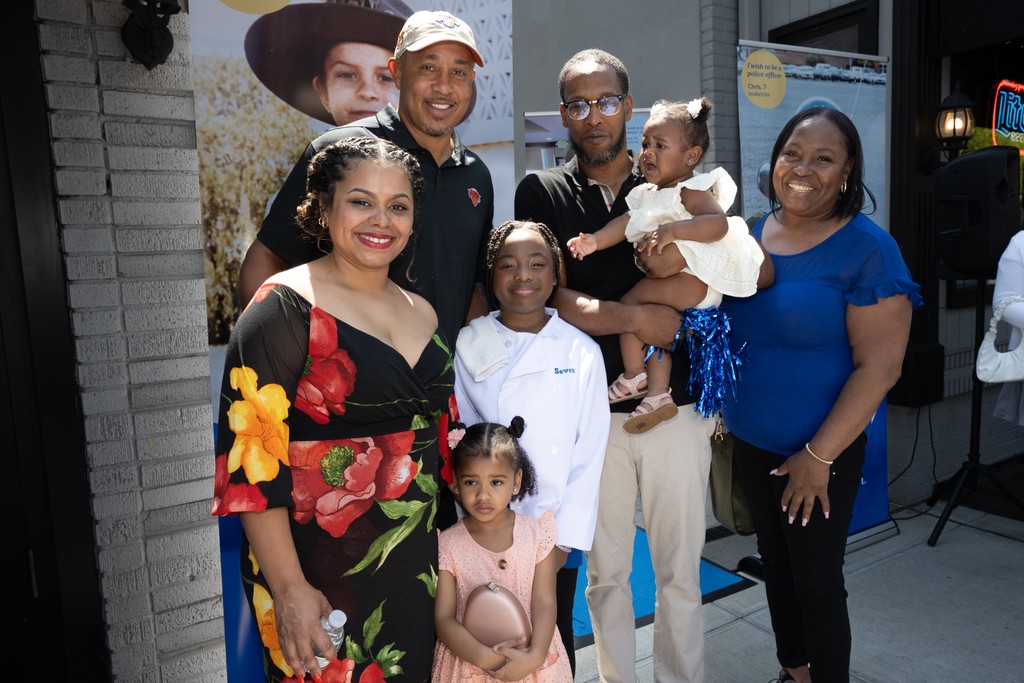 Seven was the head chef on her wish day, &amp; she served her favorite dishes for the community that stood by her side. “My wish replaced the bad memories &amp; made me feel like the bad stuff didn’t happen.” 💙