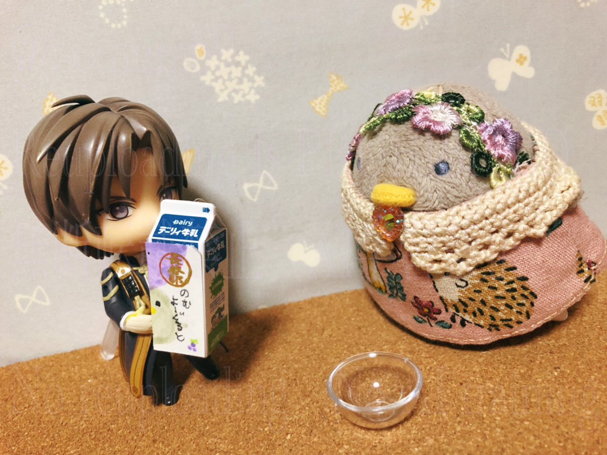 これはこれで結構人気出た🤭

🌱いっぱいくだちあ〜😋

🍆はい、並んだ並んだ〜😌

🍇ごくごくのんで
ちょーすっきり！😋🫐🥛💕

🐣ちゅんべにも一杯くだちゅん🥣

🍆腹壊すぞ😅

🐣くだちゅん！

🍆めっ！😠
コップ持ってきなさい！

🐣ぢゅ…☹️