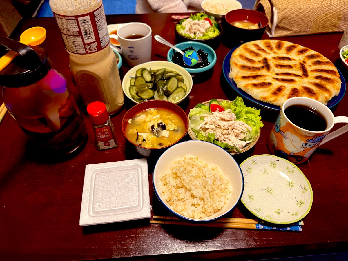 BambiWindPunkB1's tweet photo. 婆ァが餃子食べるっていうから…
ちょっと私だけ桃酢胡椒で防御w
・米粉羽付き餃子
・蒸し鶏サラダ
・豆腐と木耳のかき玉味噌汁
- 黒豆甘煮
- 糠漬け
- 納豆
#おうちごはん #晩ご飯 #自炊記録
#和風 #中華
#bodybuil #back & #pecday #dinner #asian #nutrition #protein #vege #food https://t.co/72XUlvj2Kq