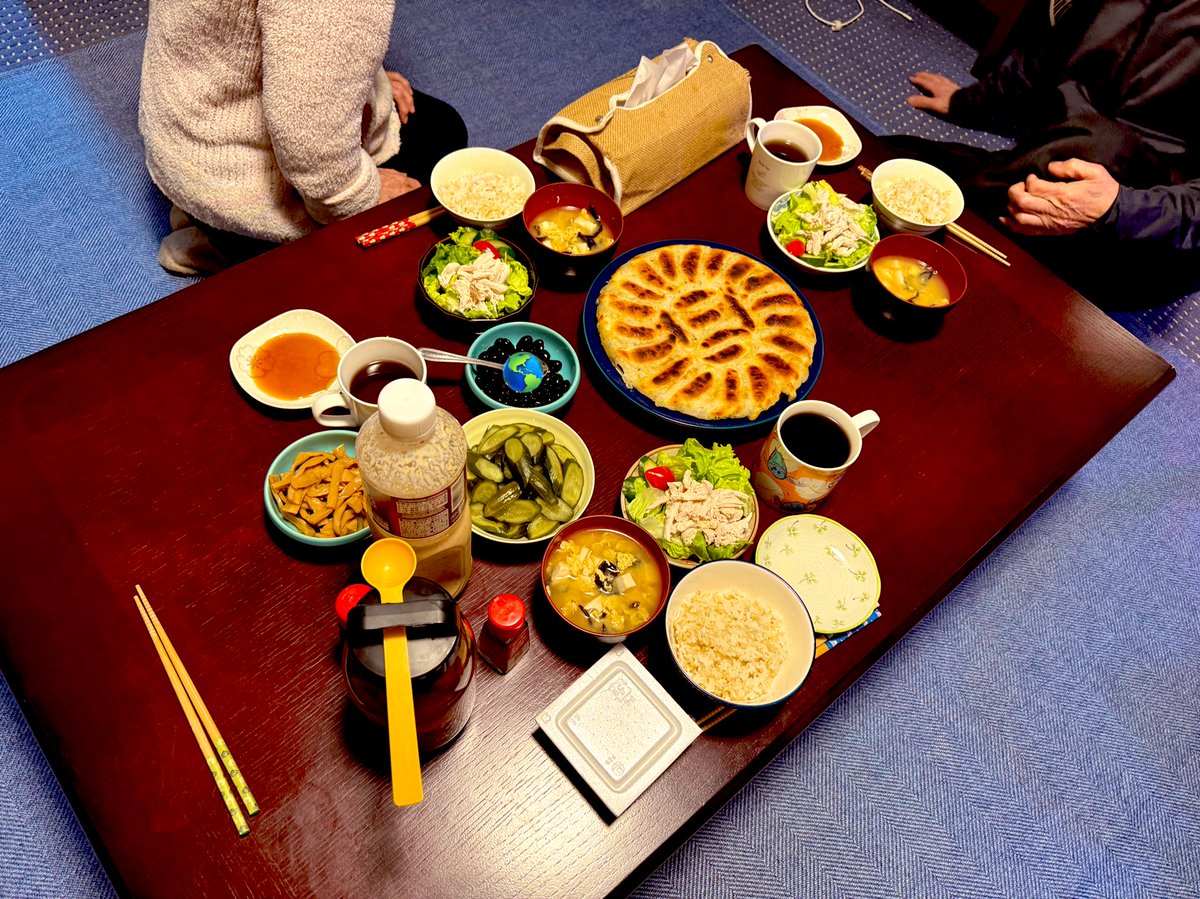 BambiWindPunkB1's tweet photo. 婆ァが餃子食べるっていうから…
ちょっと私だけ桃酢胡椒で防御w
・米粉羽付き餃子
・蒸し鶏サラダ
・豆腐と木耳のかき玉味噌汁
- 黒豆甘煮
- 糠漬け
- 納豆
#おうちごはん #晩ご飯 #自炊記録
#和風 #中華
#bodybuil #back & #pecday #dinner #asian #nutrition #protein #vege #food https://t.co/72XUlvj2Kq