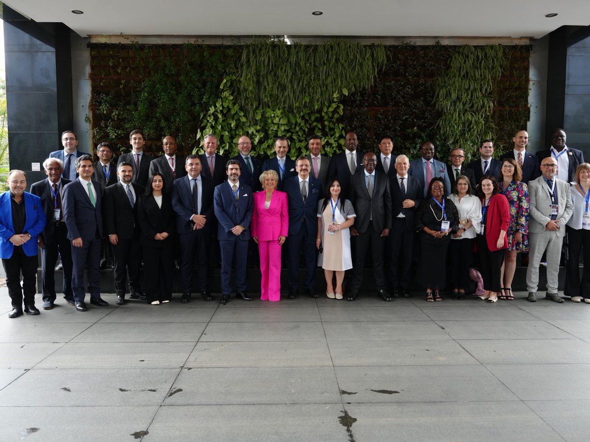 RHisarciklioglu's tweet photo. Başkanı olduğum Dünya Odalar Federasyonu’nun (WCF) Genel Konsey toplantısını Kenya Nairobi’de gerçekleştirdik.

Korumacılığın arttığı bir dönemde iş insanları arasında bağları güçlendirmek önemli. 170’ten fazla ülkede 45 milyon işletmeyi temsil eden Dünya Odalar Federasyonu bu süreçte çalışmalarını hızlandıracak.