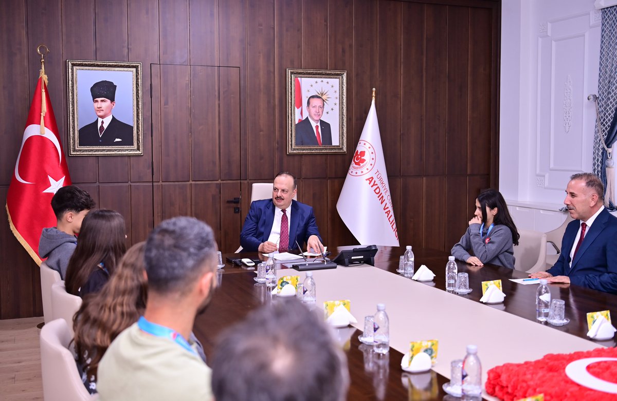 AydinValiligi's tweet photo. Vali @YakupCanbolat,

Ankara'da 05-06 Nisan tarihlerinde Dağcılık Spor Tırmanış Küçükler, Yıldızlar, Gençler ve Büyükler Türkiye Şampiyonasında ilimizden derece alan sporcuları makamında ağırladı ve tebrik etti.

Derece Alan Sporcularımız ⬇️

🥇Bartu Soykan (Yıldız Erkekler Türkiye 1.)
🥇Enes Cıstak (Küçük Erkekler Türkiye 1.)
🥇Gülsüm Erciyes (Yıldız Kızlar Türkiye 1.)
🥇Beren Avcı (Küçük Kızlar Türkiye 1.)
🥈Berra Korkut (Genç Kadınlar Türkiye 2.)
🥉Enes Koç (Büyük Erkekler Türkiye 3.)