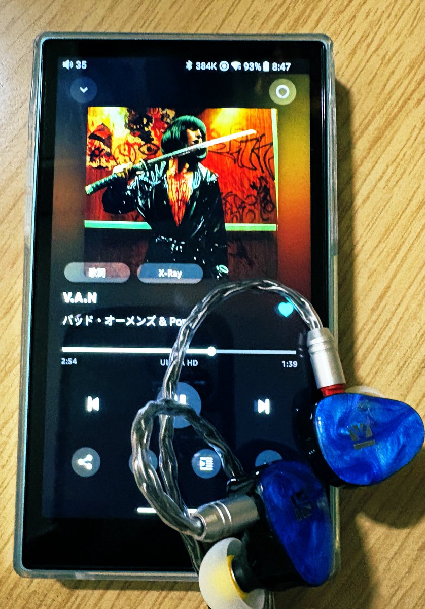 Epsilon_xi_'s tweet photo. イヤホンのケーブルを間違えて買ってしまったので、合いそうな安いイヤホンを購入しました。
予想以上に相性が良くてビックリ‼︎
空気感と低音の残響感が凄い🤤👌
#JM21
#KB02 https://t.co/0x5QtkMSG4