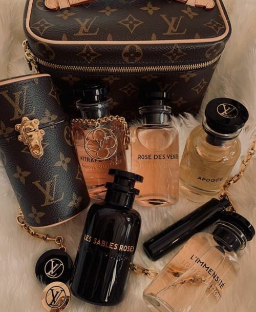 Outfit_Luxy's tweet photo. Louis Vuitton parfum https://t.co/AwqIhWge7q