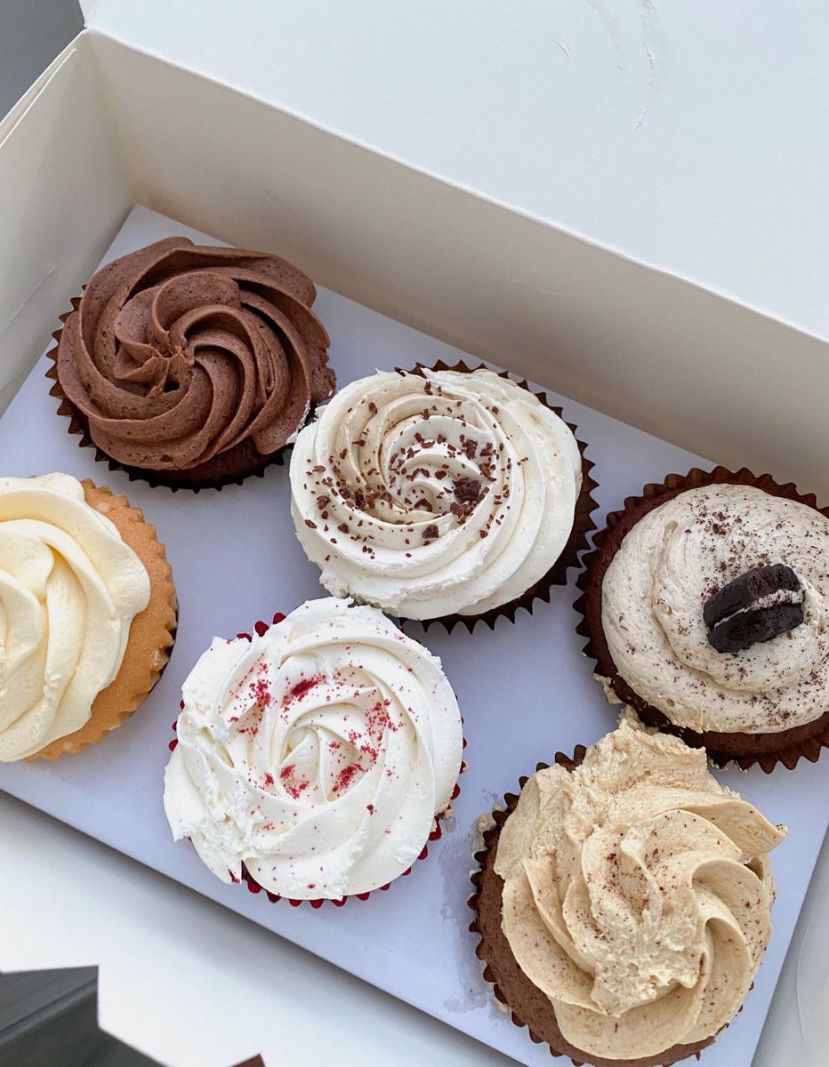 Golden_crust_1's tweet photo. Our selection of cupcakes 🧁 #bestbakery #cafenearme #perfectpastries #bakeryandcafe https://t.co/bq9YTVUD0u
