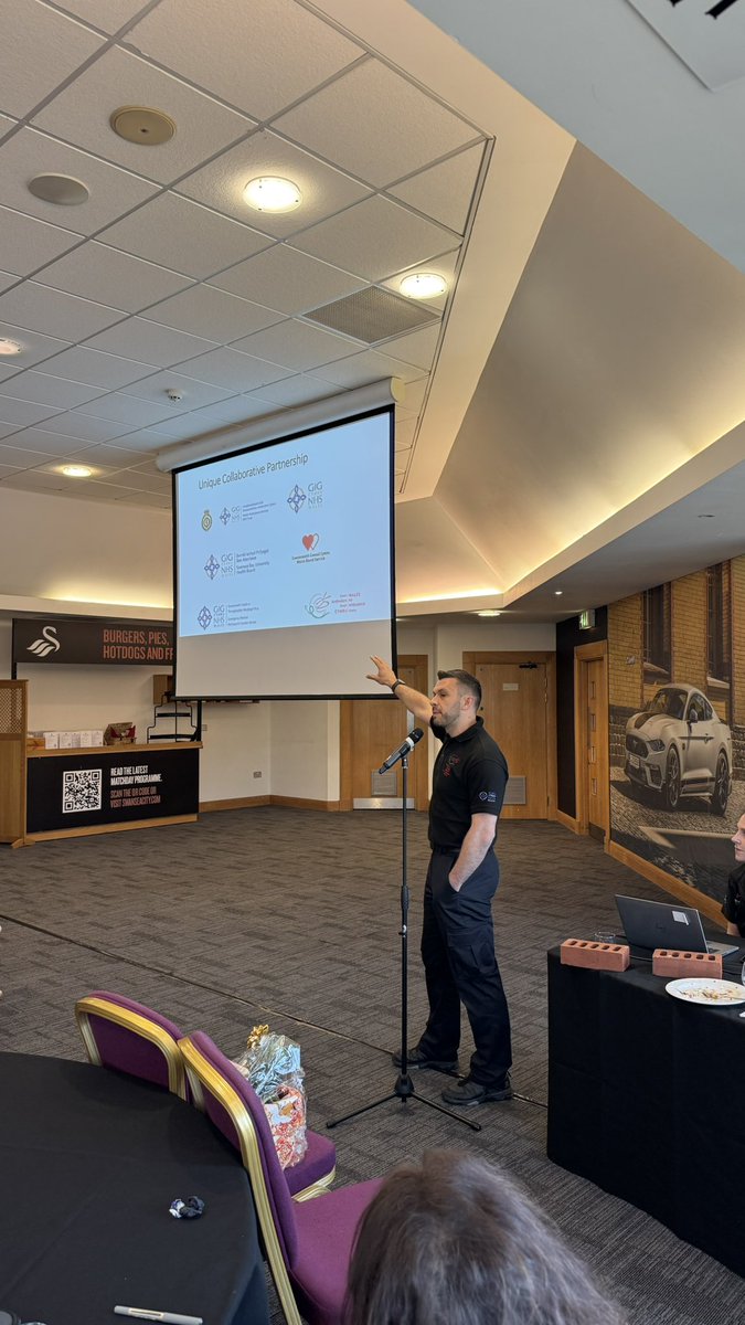 SwanseaBayACP's tweet photo. “Not just Choppers!” Critical Care Practitioners Dan and Kate from EMRTS presenting today about their role in the pre-hospital setting. #advancedpractice #criticalcarepractitioner #acp #accp #EMRTS https://t.co/7aylHA6uYH