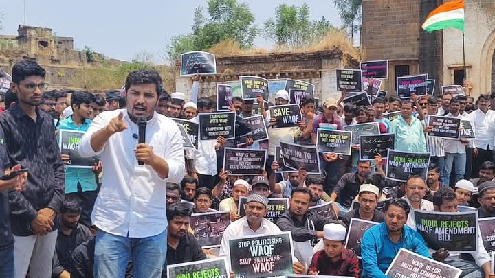 sioindia's tweet photo. SIO participated in nationwide protests against the Waqf Amendment Act. 
From streets to the courts, we stand united in resistance and will not let this injustice pass in silence.

Photos: Protest at Basavakalyan, Bidar

#Rejectwaqfact https://t.co/e8OgrCkBLn