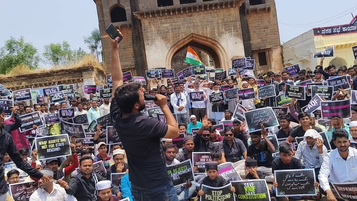 sioindia's tweet photo. SIO participated in nationwide protests against the Waqf Amendment Act. 
From streets to the courts, we stand united in resistance and will not let this injustice pass in silence.

Photos: Protest at Basavakalyan, Bidar

#Rejectwaqfact https://t.co/e8OgrCkBLn