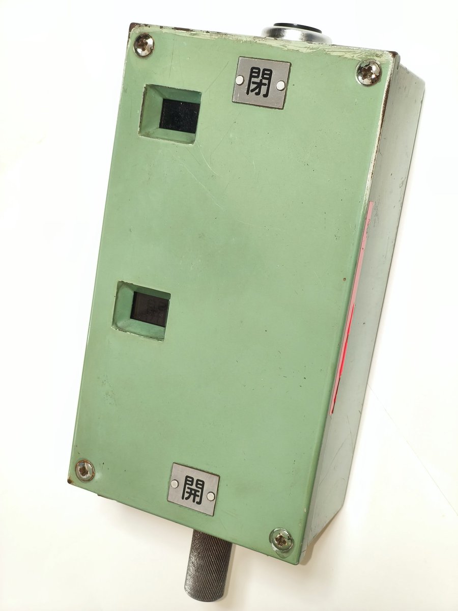 20000系列だけではなく、9050系も更新前から間接制御の車掌スイッチ