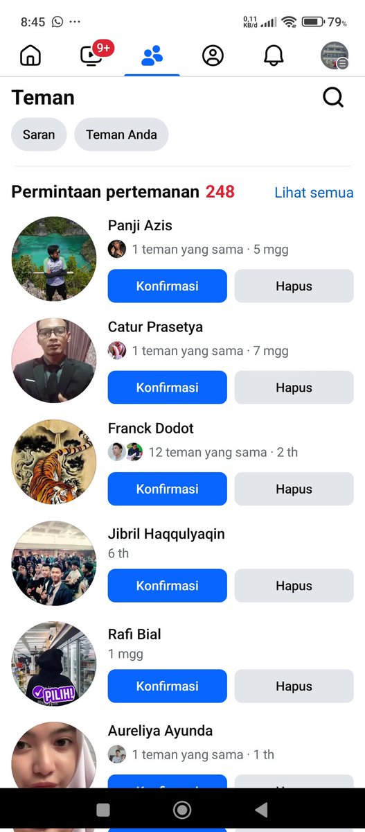 fikafatiha's tweet photo. Tadinya mau idealis ga akan di konfirm. Cukup orang2 yg kenal di real life aja. Tp setelah kenalan dgn Ibu2 Facebook yg mau nyairin uangnya dari Facebook Pro. TIDAK, SAYA TIDAK INGIN SO SOAN IDEALIS LG wkwk. Semoga rejekinya nular. Mari konfirm 🐱 https://t.co/v9dNNYj5h6