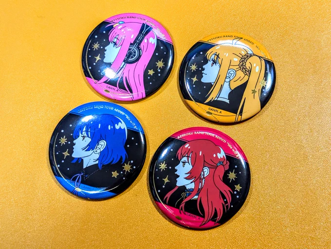 長谷川さん 青山さん ご紹介ありがとうございます!バッジは金箔キラキラで、CD風アクリルチャームもチェーン外して開くと本当にCD(風)入れてます 