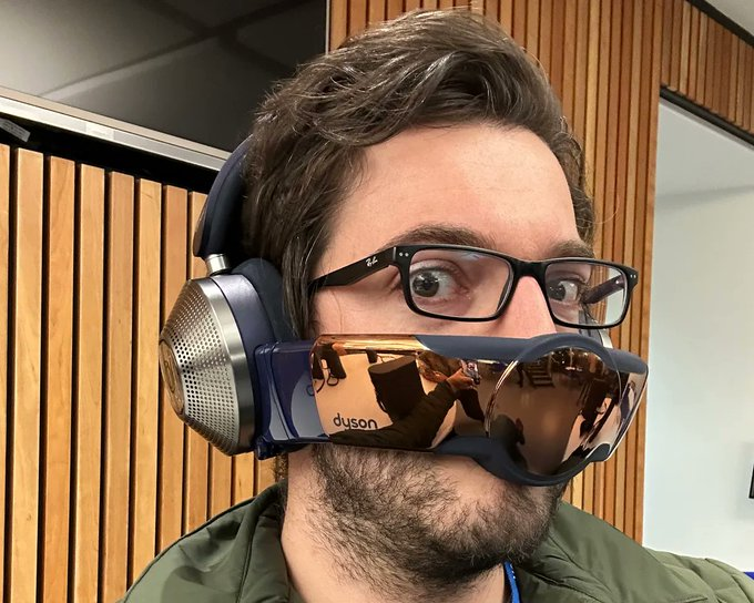 Nas_tech_AI's tweet photo. As an engineer, I’m blown away by how fast technology is evolving.

Everything is changing fast...

I present to you 15 Tech Gadgets that you will NOT believe are real: https://t.co/PfMKGZwSHO