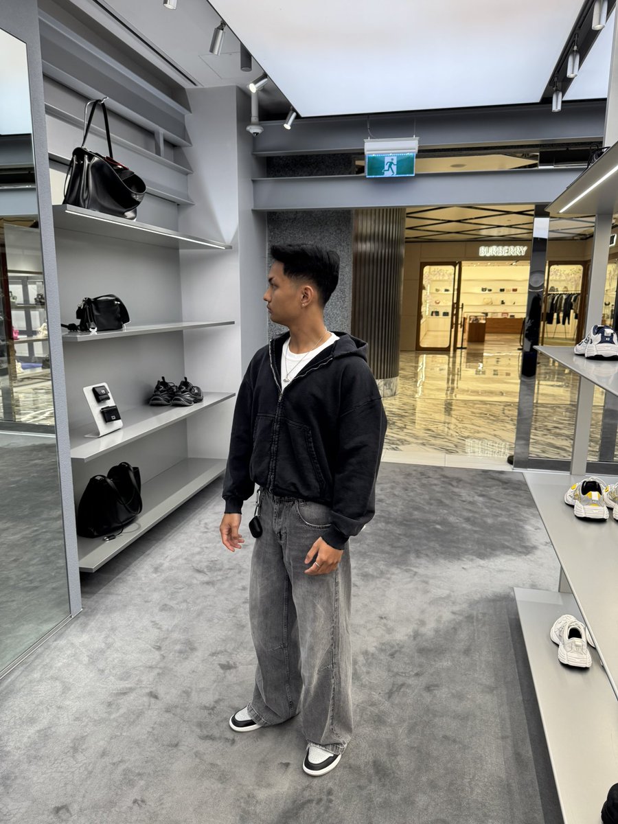 ariiswr's tweet photo. Never ever in my life I would imagine that I could buy this piece😇😊😊 https://t.co/1HnV6ITT3C
