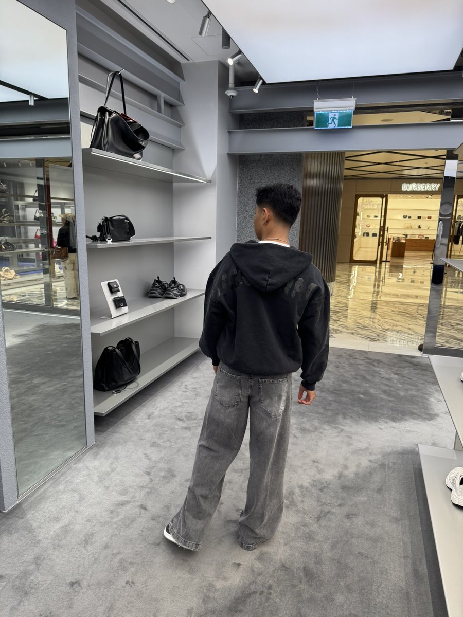ariiswr's tweet photo. Never ever in my life I would imagine that I could buy this piece😇😊😊 https://t.co/1HnV6ITT3C