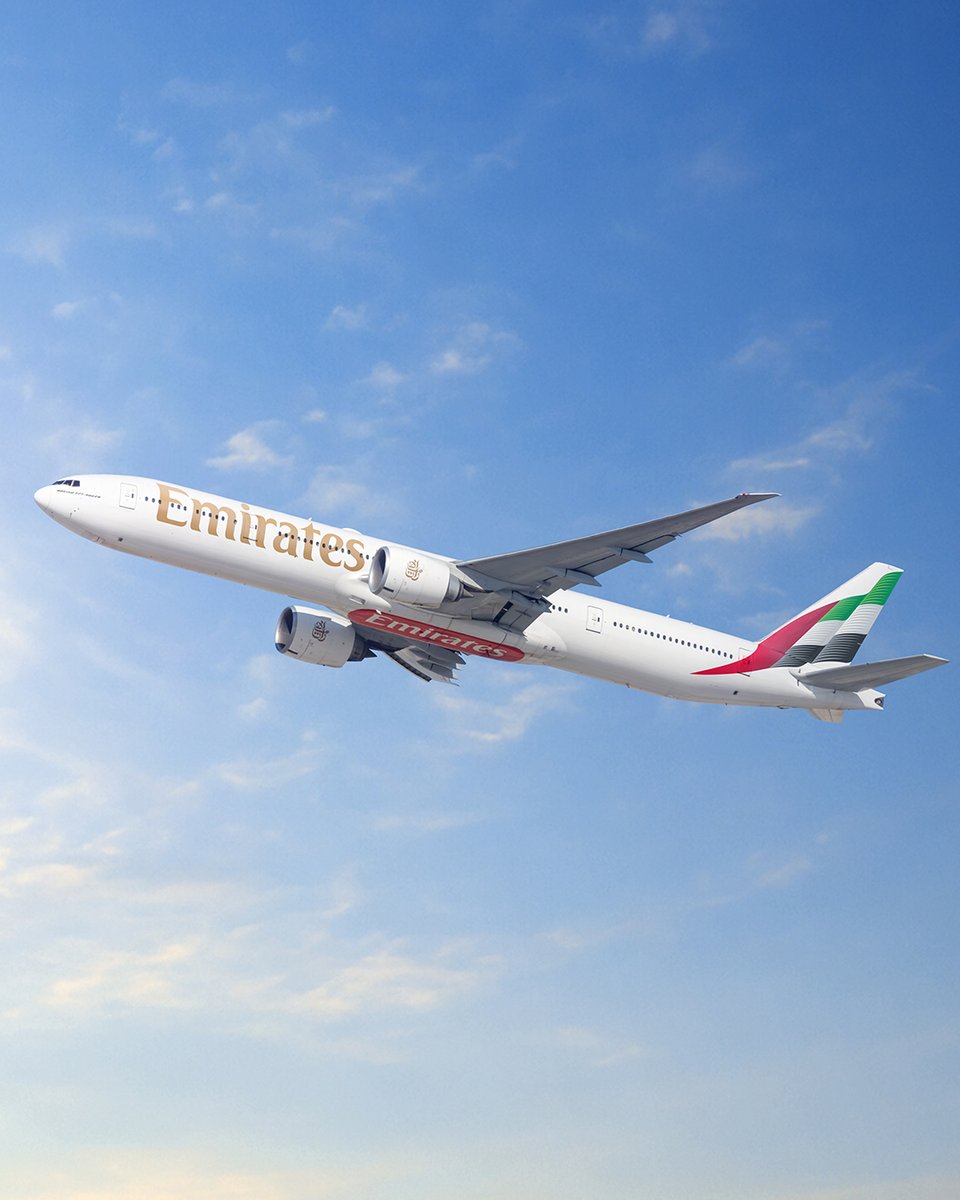 emirates's tweet photo. Chasing horizons. ✈️

#Emirates #FlyBetter https://t.co/nexplMw8i5
