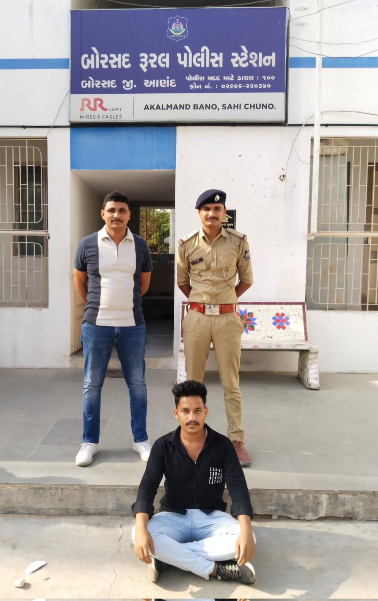 borupsand's tweet photo. આણંદ કોર્ટના નેગોશિયેબલ ઇન્સ્ટ્રુમેન્ટ એક્ટ 138 મુજબના સજા વોરંટમાં 4 મહિનાથી નાસ્તા ફરતા આરોપીને પકડી કાયદેસરની કાર્યવાહી કરતી બોરસદ રૂલર પોલીસ

આરોપીનુ નામ સરનામુ:-
નૌશાદ ઈદ્રિશમિયા કાઝી
રહે. નાપા (તળપદ)
તા.બોરસદ, જિ. આણંદ
@SP__ANAND @GujaratPolice @dgpgujarat https://t.co/plKE1w8jPL