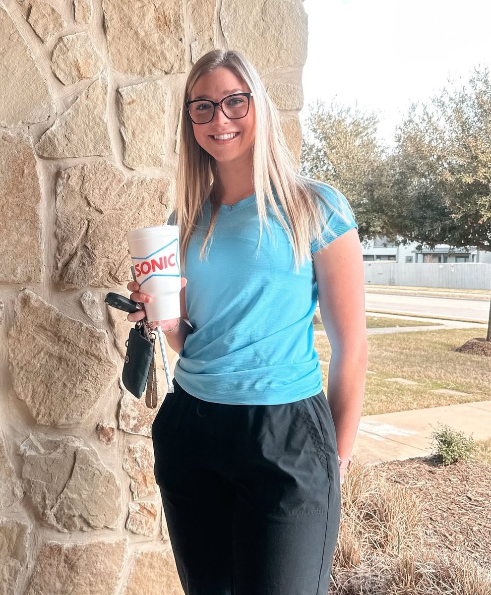 thebarracks_cs's tweet photo. Happy Thursday, Townhomies!! ★⁠
⁠
Order yourself a free Thirsty Thursday drink before Noon⤵️⁠
1️⃣ Like this photo⁠
2️⃣ Place your order at the link texted to you⁠
3️⃣ Pick up your drink from the leasing office between 3-6pm⁠
⁠
See you soon!🤩 https://t.co/4hqIa8xHw1