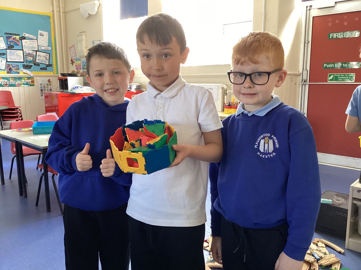 PlasnewyddPS's tweet image. So proud of our Easter basket and eggs !!  #creative #collaborate #idea #design #interpretation @cscjes @csc_stem ⁦@CSC_langlitcomm⁩ ⁦@CSC_FoundLearn⁩ ⁦@WG_Education⁩ ⁦@Dosbarth__Melyn⁩