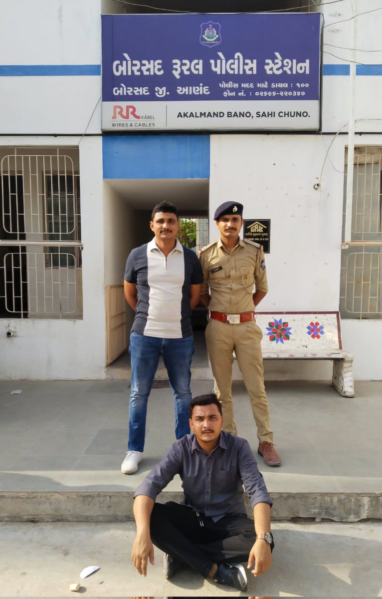 borupsand's tweet photo. આણંદ કોર્ટના નેગોશિયેબલ ઇન્સ્ટ્રુમેન્ટ એક્ટ 138 મુજબના સજા વોરંટમાં 1 મહિનાથી નાસ્તા ફરતા આરોપીને પકડી કાયદેસરની કાર્યવાહી કરતી બોરસદ રૂલર પોલીસ

આરોપીનુ નામ સરનામુ:-
મુસ્તુફા ફિરોજખાન રાણા
રહે. નાપા (વાંટા)
તા.બોરસદ, જિ. આણંદ
@dgpgujarat @GujaratPolice @SP__ANAND https://t.co/EJRyA9xGZM