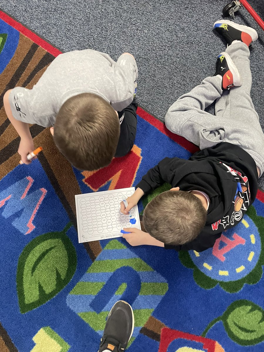 MrsSwallowsRoom's tweet photo. We are busy bees this morning! We got with partners and tried to find a way from one end of the hive to the other while working on our ew, ui, and ue sounds! #firstgrade #mcscbears https://t.co/tUzR7JnsPy