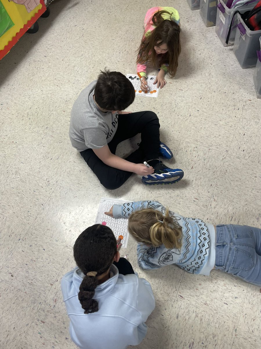 MrsSwallowsRoom's tweet photo. We are busy bees this morning! We got with partners and tried to find a way from one end of the hive to the other while working on our ew, ui, and ue sounds! #firstgrade #mcscbears https://t.co/tUzR7JnsPy