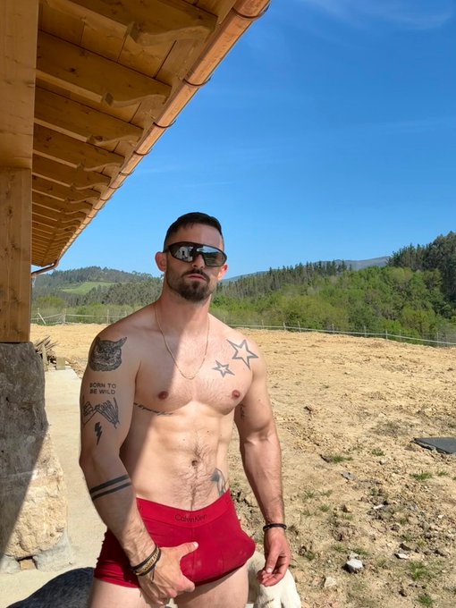 Spring time and Sun is up 👻☀️ https://t.co/55FJSfqeBb