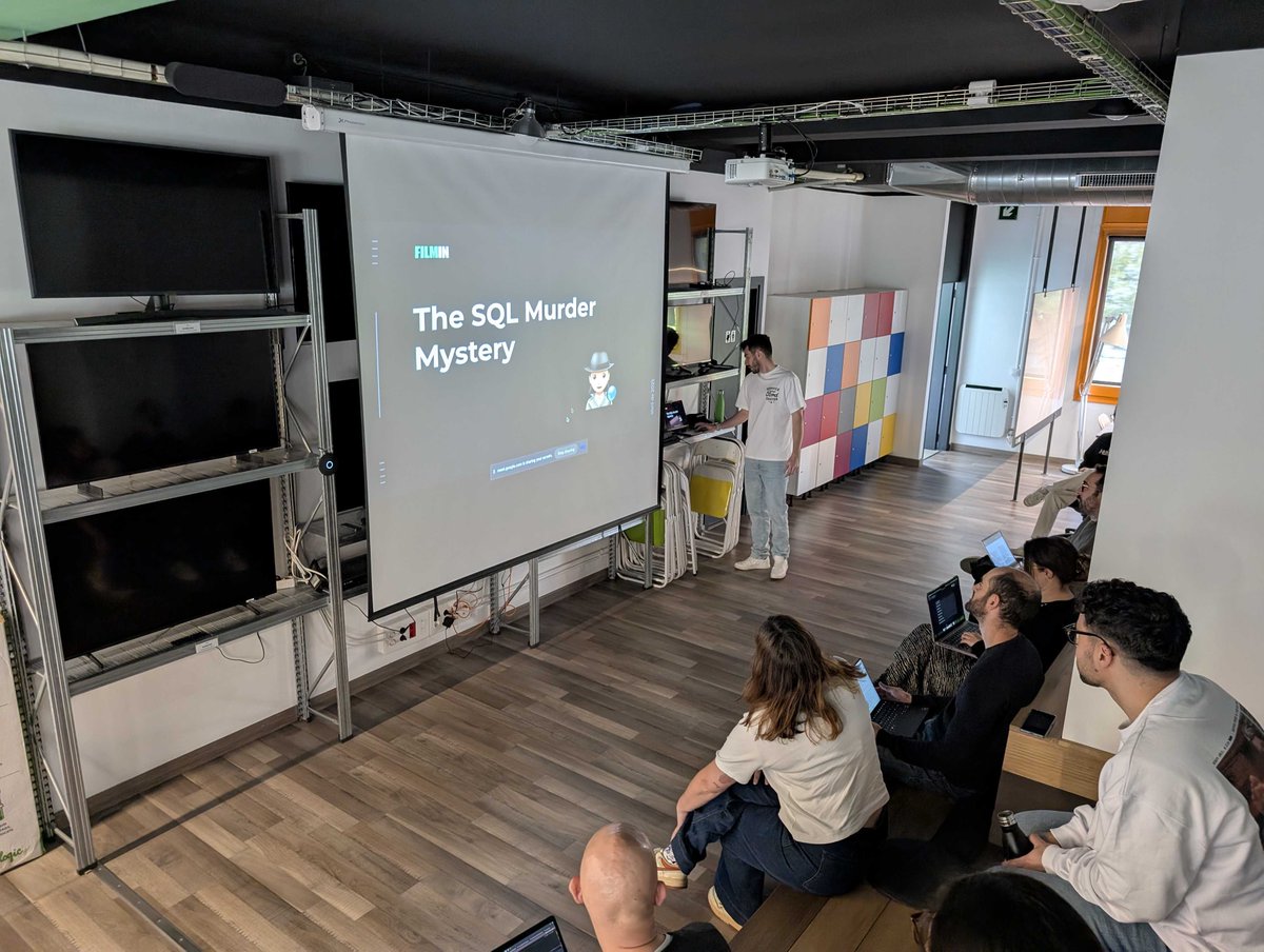 Hoy nuestro backend <a href="/_IvanMartin_/">Iván ML</a>  nos llevó a investigar un crimen con SQL.  

¿Lo mejor? Lo resolvimos entre personas de equipos tan distintos como nuestras funciones.  

Moraleja: los misterios se resuelven en equipo (y con un buen JOIN). 🧠✨

👀 <a href="/Carles_Porta/">Carles Porta</a>
