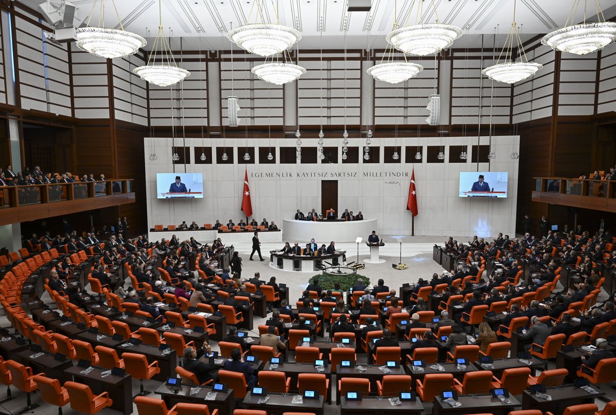 MahinurOzdemir's tweet photo. TBMM Genel Kurulu’nda, Endonezya Cumhurbaşkanı Sayın Prabowo Subianto’nun hitaplarını dinledik.

Küresel adaletin, dayanışmanın ve insani değerlerin hâkim kılınması adına, ülkelerimiz arasında kurulan gönül köprülerini son derece kıymetli buluyoruz.

Türkiye ile Endonezya arasındaki kadim dostluk, ortak değerler ve güçlü kardeşlik bağlarının artarak devam edeceğine yürekten inanıyoruz.